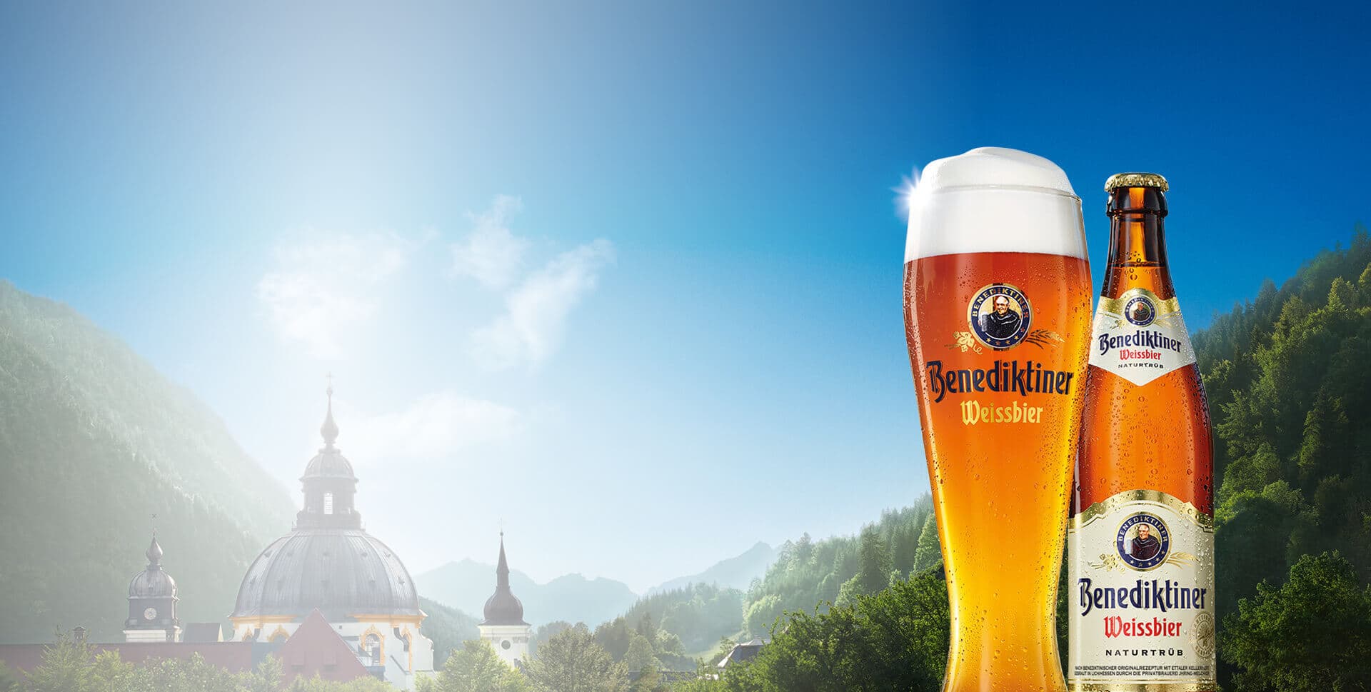 Benediktiner Weissbier trước tu viện Ettal ở Bavaria